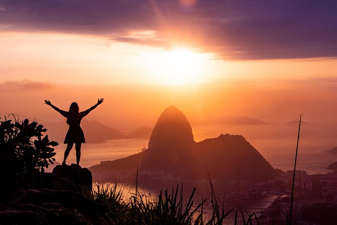 Tour to Mirante Dona Marta at sunrise with guide and photos! - The viewpoint experience itself: what the morning view is built for